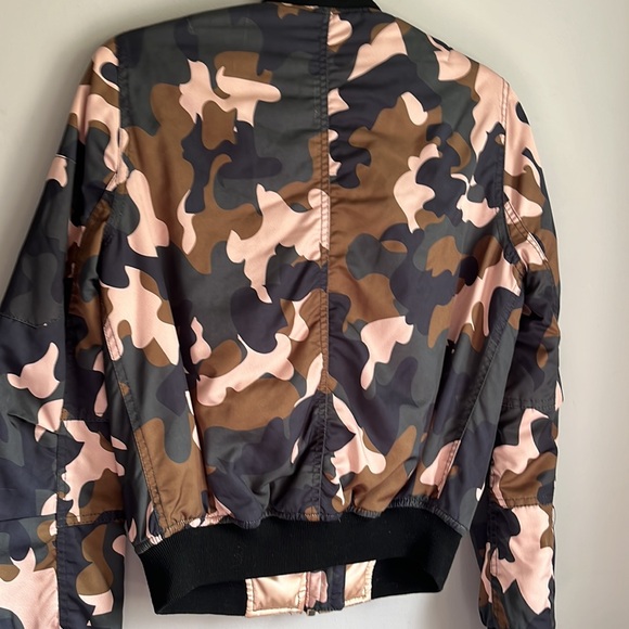 TopShop women’s pink and green camo print bomber jacket - Picture 4 of 4